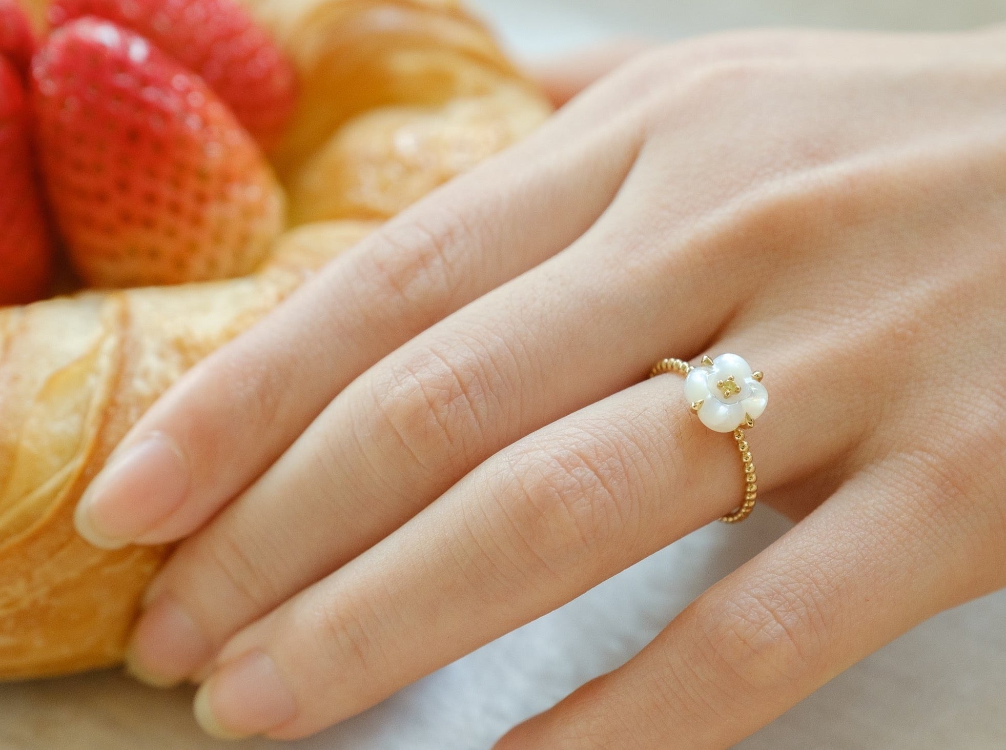 Mini-Perlmutt und gelber Diamant-Ring